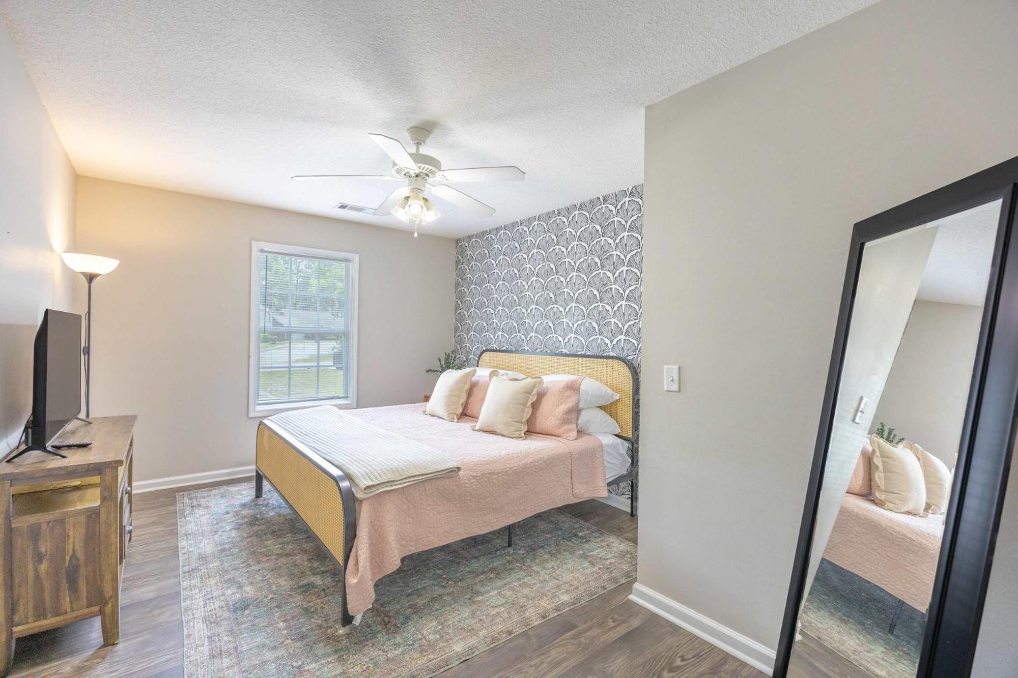 Cozy And Contemporary Villa 1 Mile From Gsu 斯泰茨伯勒 外观 照片
