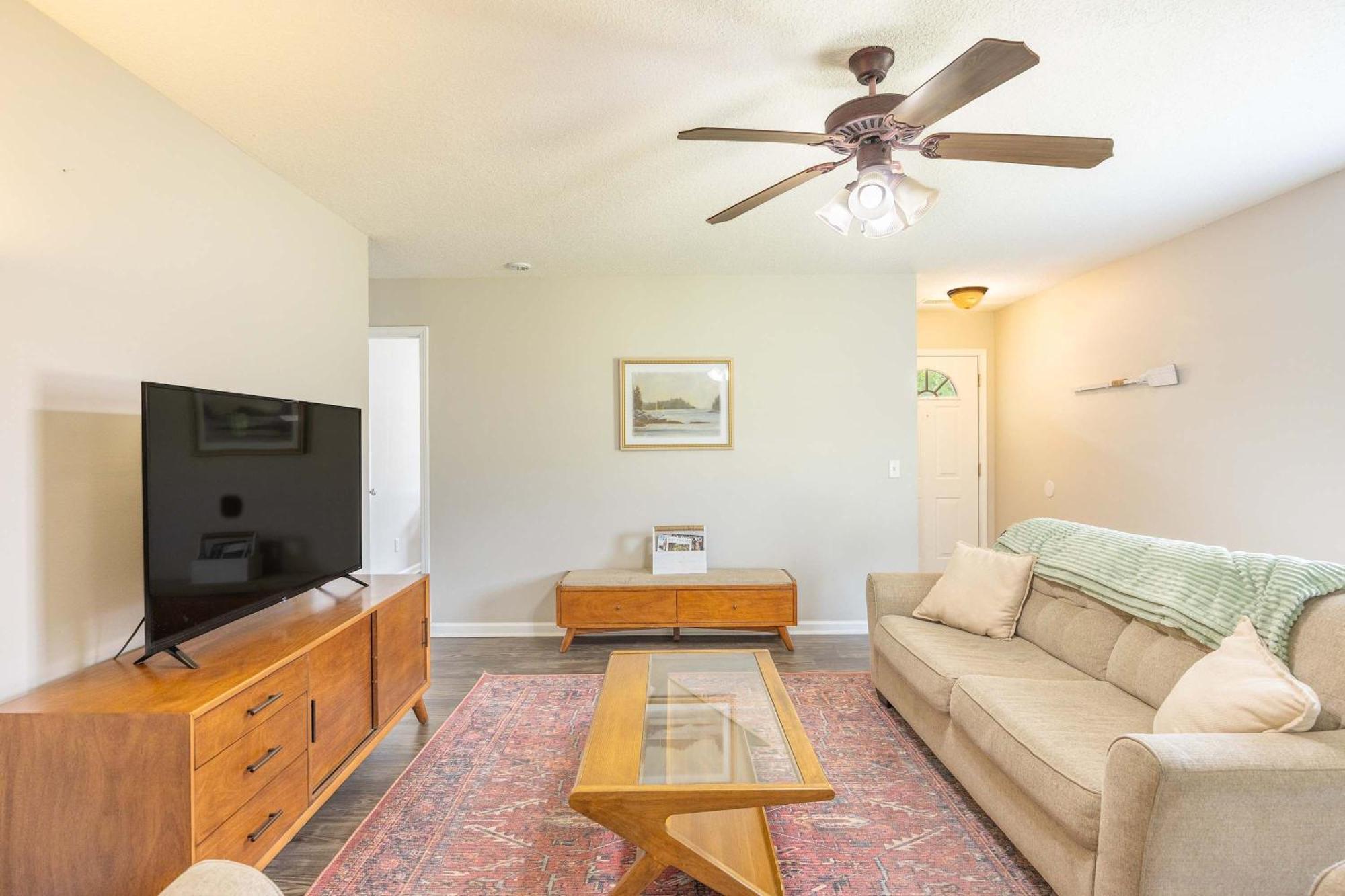 Cozy And Contemporary Villa 1 Mile From Gsu 斯泰茨伯勒 外观 照片